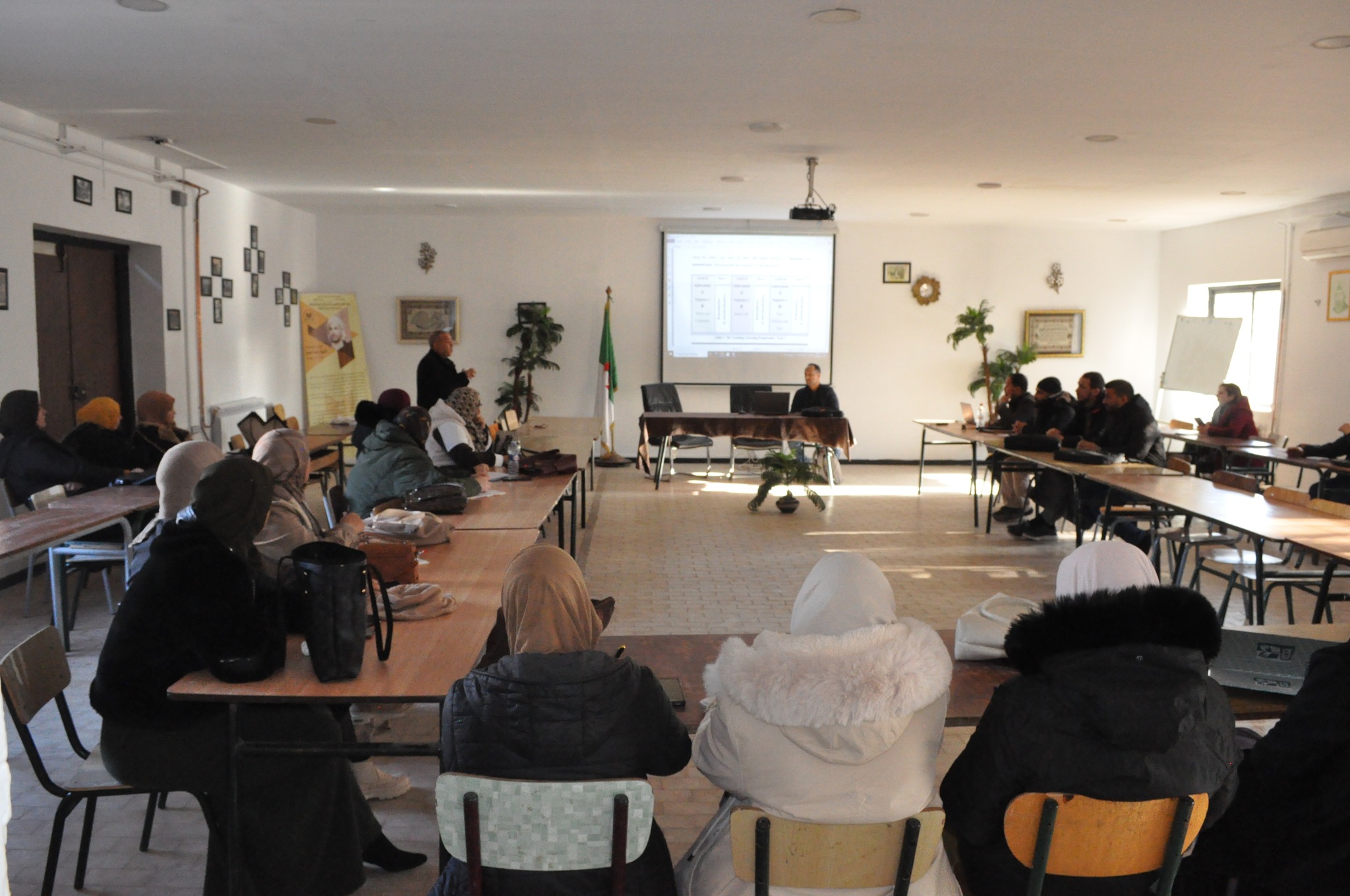 622048970_1435647555019845_2496560451579988631_n يوم تكويني لفائدة أساتذة الطور المتوسط لغة انجليزية